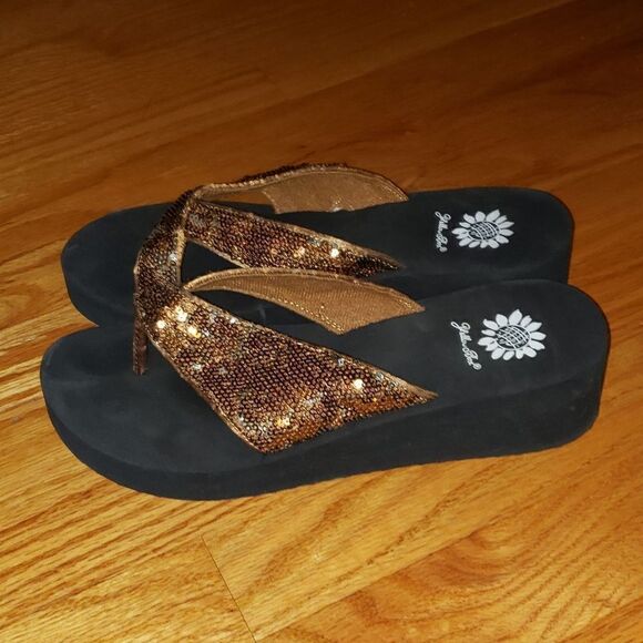 Yellow Box gold Sequin Sandals - Picture 3 of 6